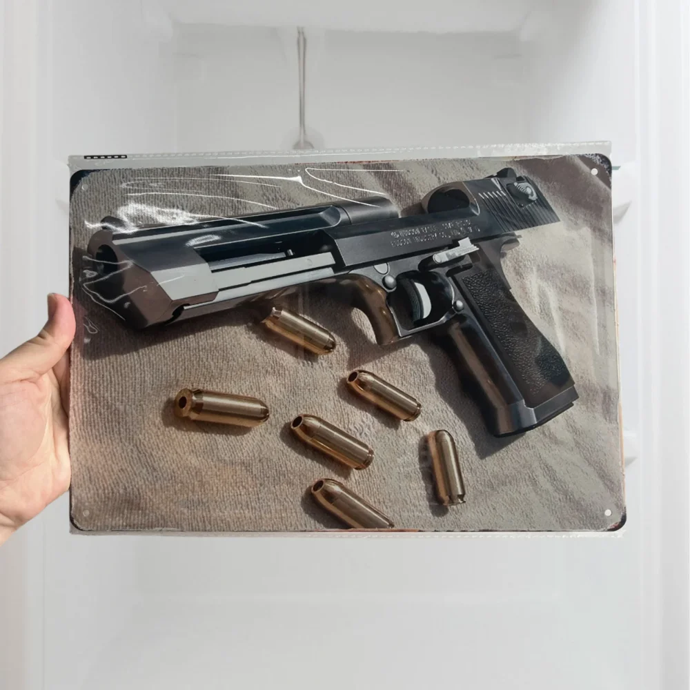 علامة اللوحة القصدير مسدس HD. طراز عتيق، مثالي للمنزل والبار والنادي. يضيف سحرًا إلى ديكور الحائط.