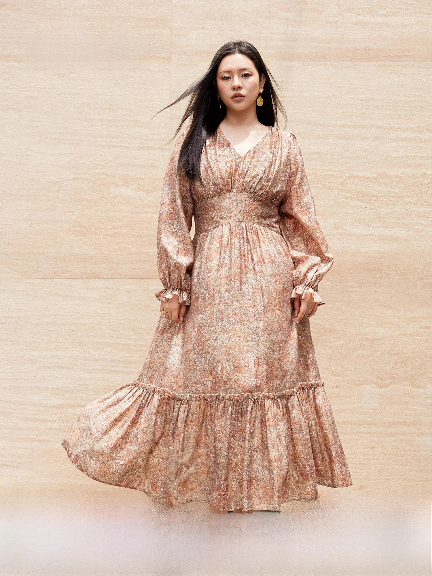 

Платье Plusmall свободного кроя с абстрактным принтом, золотистой отделкой на талии, рукавами-колокол, для чаепития, больших размеров, женское, осеннее, длинное