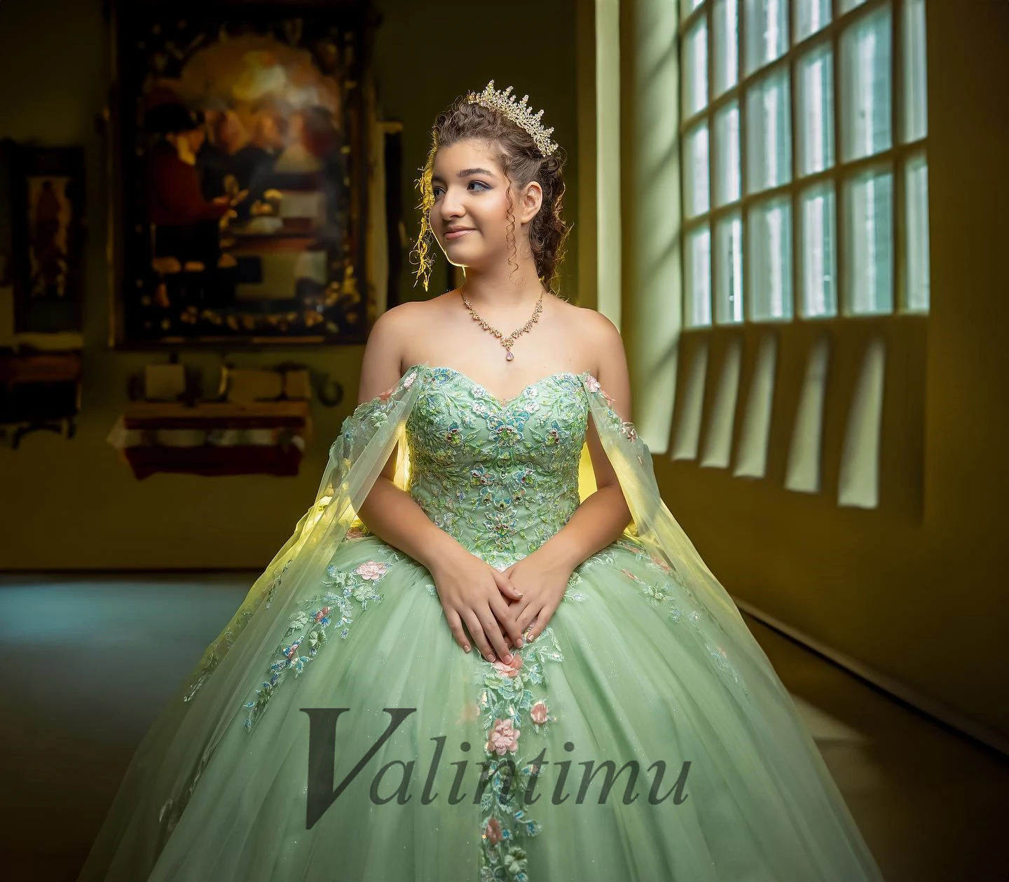 Valintimu Modern Ball Gown Quinceanera Dress Off the Shoulder with Cape Lace Appliques 15 Anos Vestido Customised Plus Size