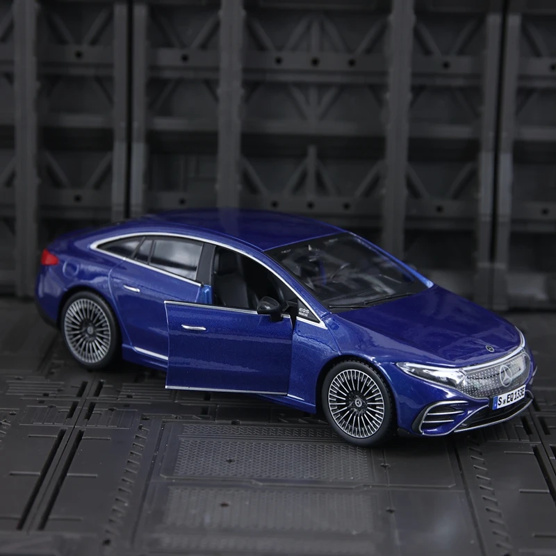 Maisto 1:27 Simulation Mercedes Benz EQS Alloy Car Model doors on both sides that can be opened suitable for collection