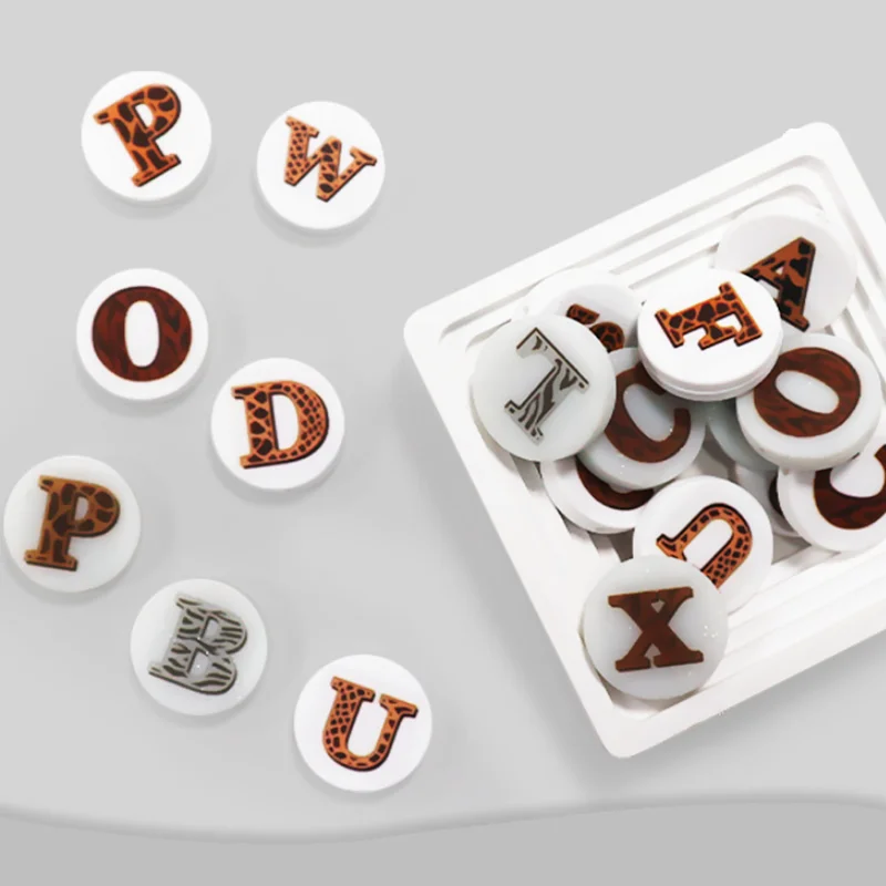 Imagem -02 - Food Grade Silicone Letter Beads para Fazer Jóias Baby Chupeta Acessórios de Pulseira Faça Você Mesmo Foco Atacado 50 Pcs 100 Pcs