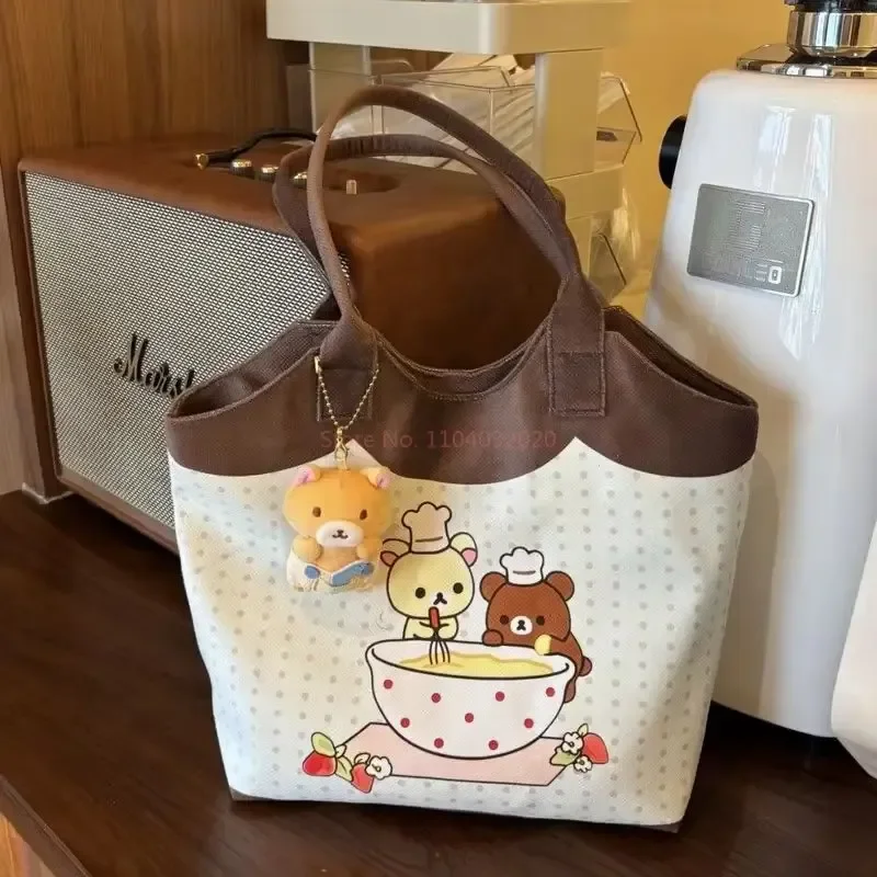 กระเป๋าผ้าแคนวาสสะพายไหล่ลายริลัคคุมะน่ารัก ขนาดใหญ่ จุของได้เยอะ เหมาะสำหรับใช้ในชีวิตประจำวัน นักเรียน นักศึกษา ใช้เดินทาง ของขวัญสไตล์ญี่ปุ่น