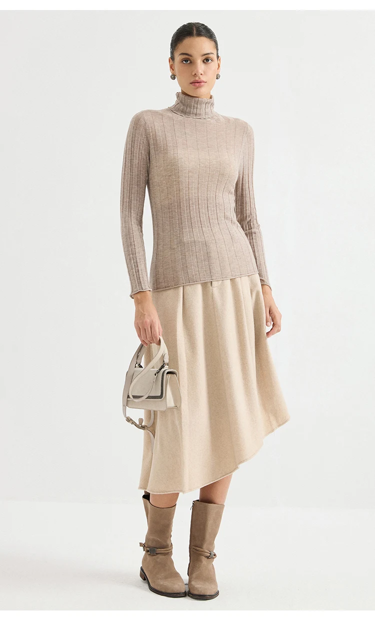 BD3621695 Damen Rollkragenpullover aus Lurex-Wollmischung mit breiten Rippen, langen Ärmeln und Wellensaum, dezenter Luxus für den frühen Herbst. – Detail 12