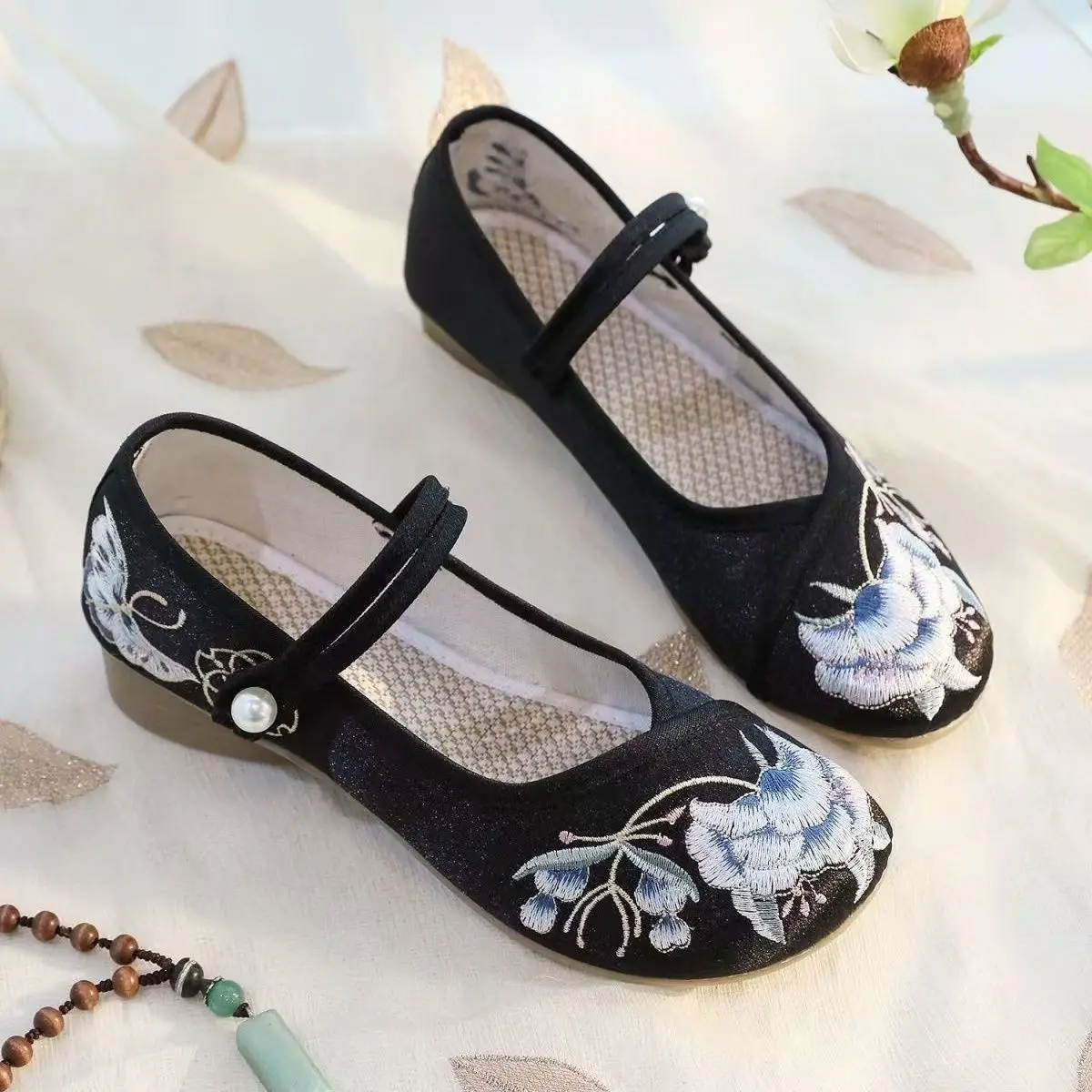 nuove-scarpe-da-donna-2026-con-tacco-basso-ricamate-stile-cheongsam-etniche-primavera-autunno-suola-morbida-punta-rotonda-con-cinturino-e-fibbia-in-tessuto