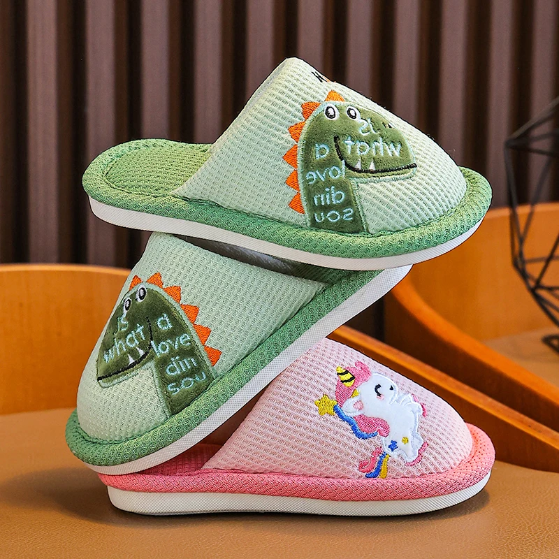 

Детские тапочки с милым мультяшным единорогом и динозавром, мягкие дышащие домашние тапочки для мальчиков и девочек, нескользящая домашняя обувь для детей