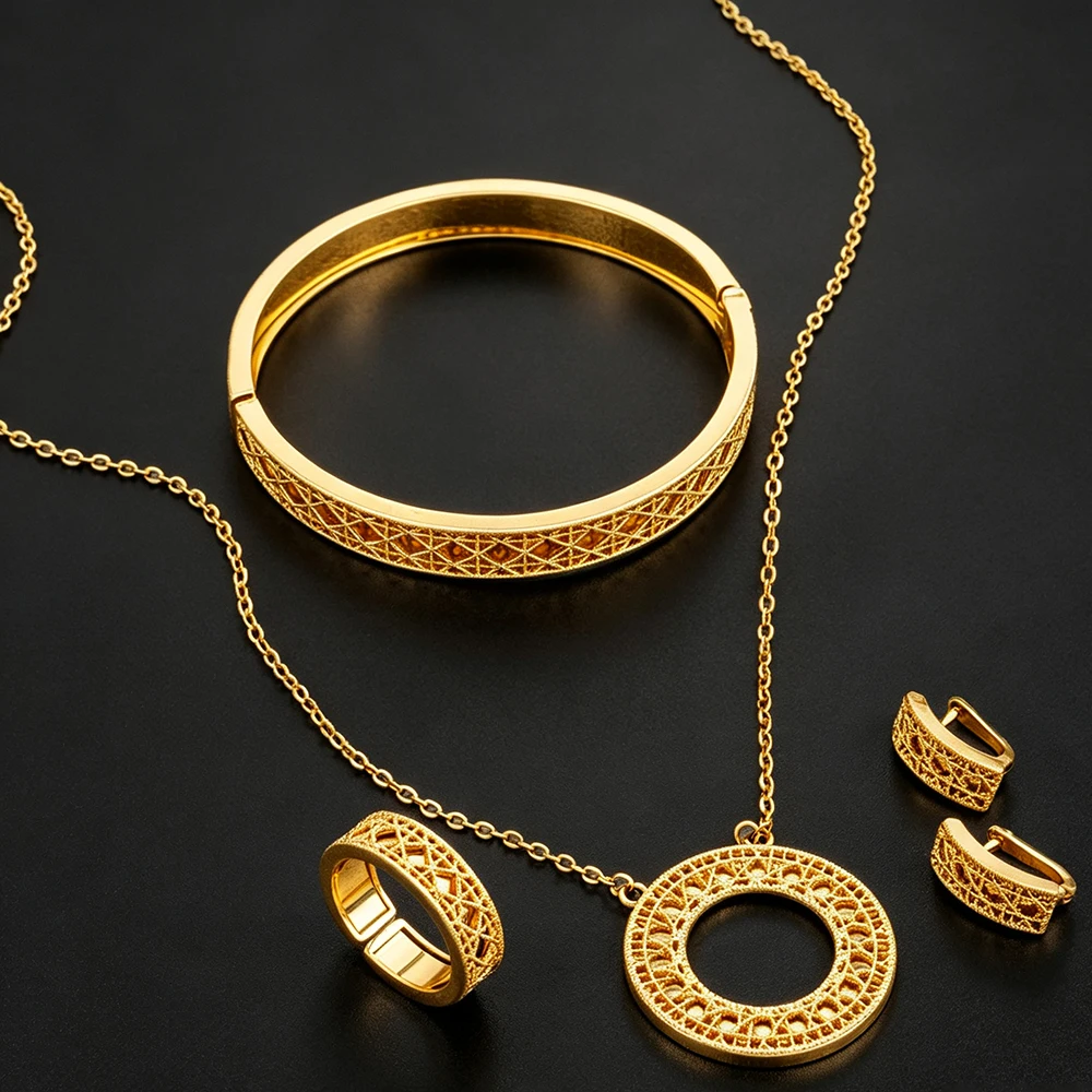 Rundes Hohles Armband, Halskette, Ring, Ohrring 4-teiliges Set 18k Vergoldetes Kupfer Schmuckzubehör Geometrisches Muster Geschenke