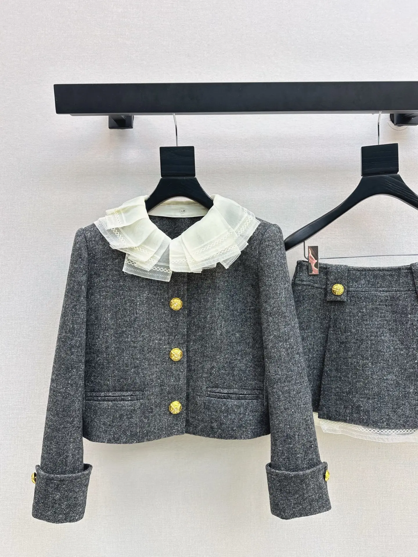 

High quality new autumn and winter collar jacket+A-line short skirt