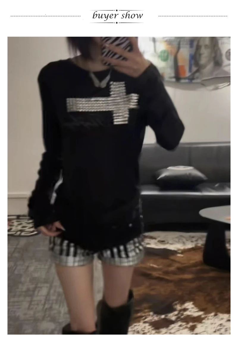 Karrcat Trashy Y2k T-Shirt mit Strass-Flügeln, Grunge-Ästhetik, Metall-Print, Langarm-Oberteil, Gothic-Pailletten-Streetwear, American Emo – Detail 2