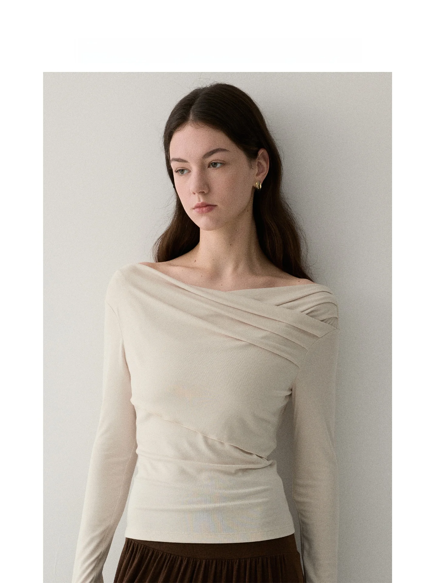 

Ele Long Sve T-irt oulder Bared One-oulder Design Autumn Lettering Pear Turbulence Cleanfit Waist-Cinching Ladie...