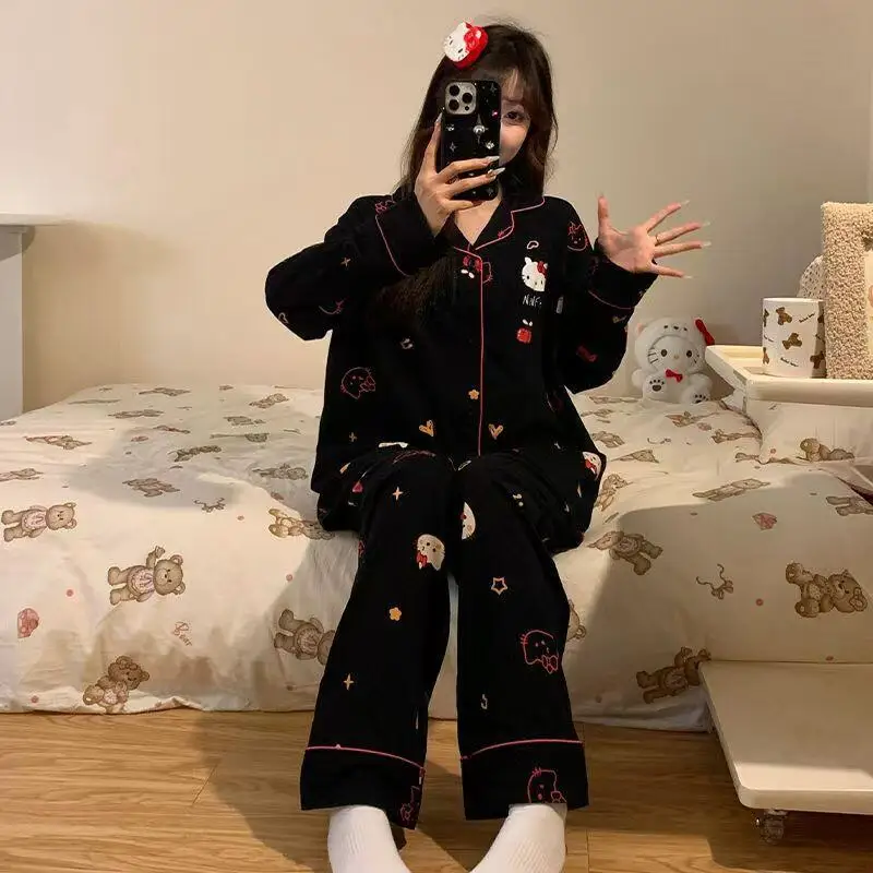 Piyama Wanita Anime Hello Kitty yang Populer, Gaya Imut dan Manis, Pakaian Rumah Hangat yang Cocok untuk Remaja Dipakai di Rumah.