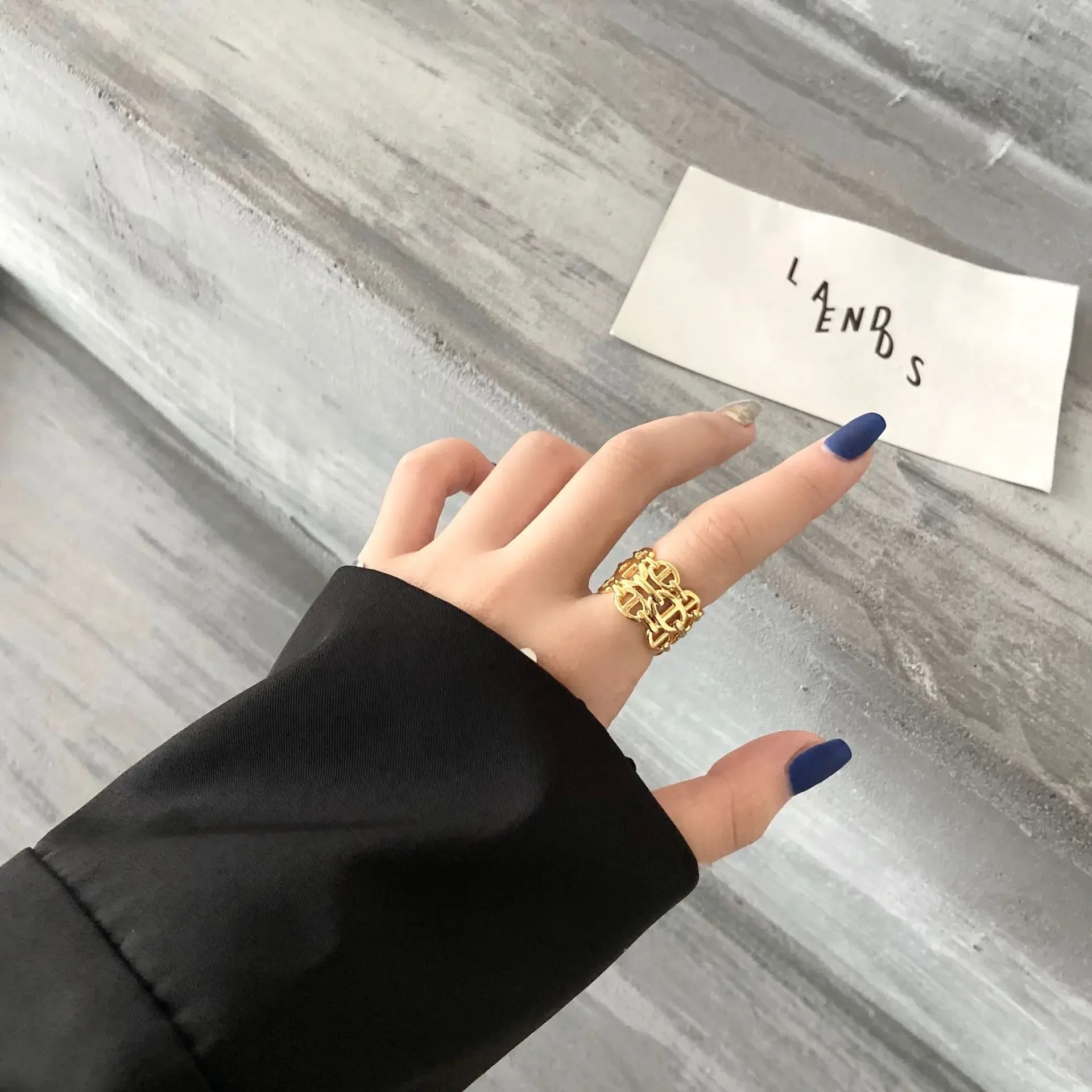 

2025 New High-end Seiko Xiaohongshu 925 Sterling Silver Ring Female, Silver Neutral Style Simple Pig Nose Ring Niche Design