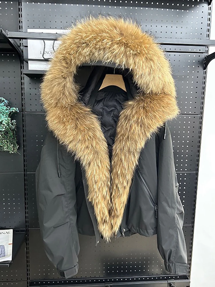 Nova chegada das mulheres inverno real gola de pele de guaxinim parka quente ganso para baixo jaqueta solta oversize pico boné design casacos