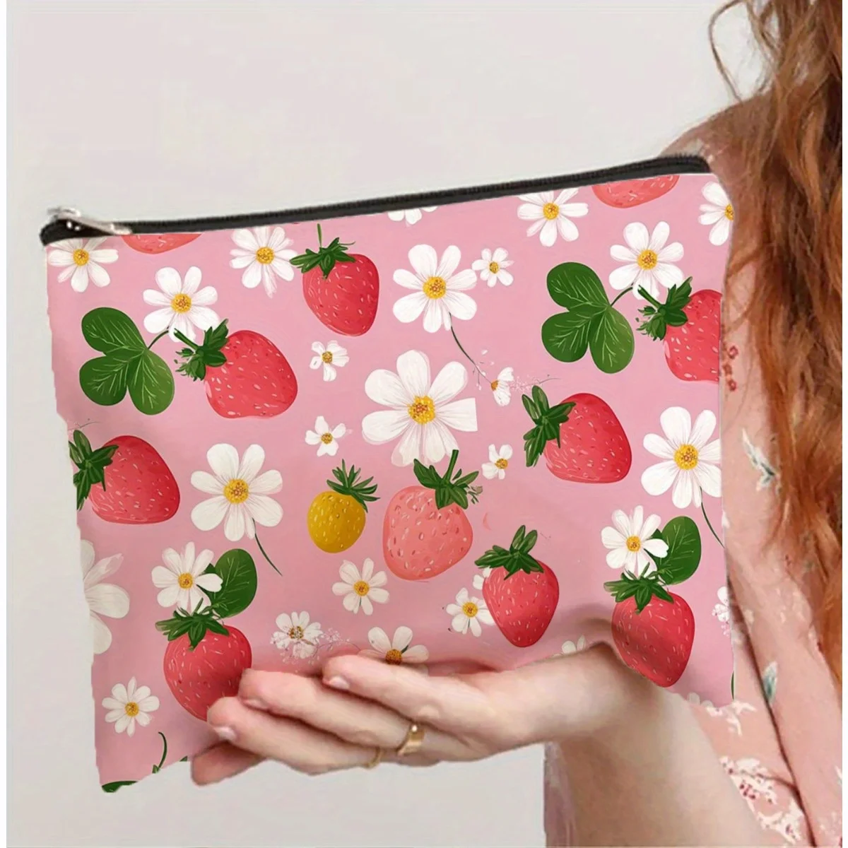 

A Strawberry And Daisy Patterned Makeup Bag- Multifunctional Zipper Pouch, Jewelry Storage Bag