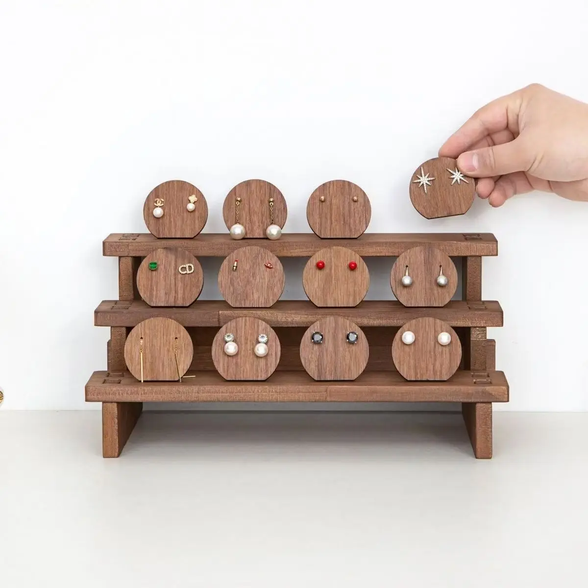 

Профессиональная подставка для колец с несколькими слотами, деревянная витрина для ювелирных изделий, держатель для розничного магазина, выставочный декор столешницы