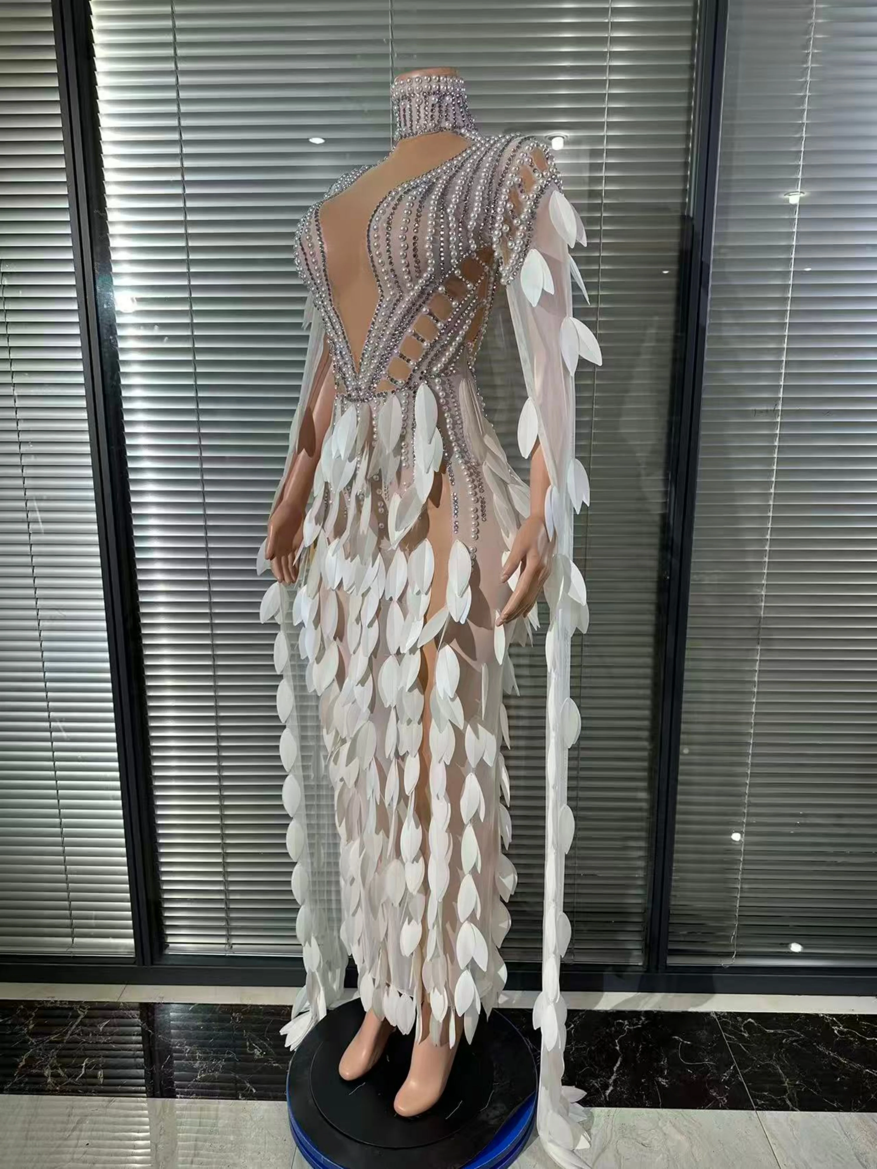 Saia Clássica de Tule Branco em Camadas para Apresentações em Tapetes Vermelhos, Festa Noturna, Vestido Elegante com Decote Coração e Cristais