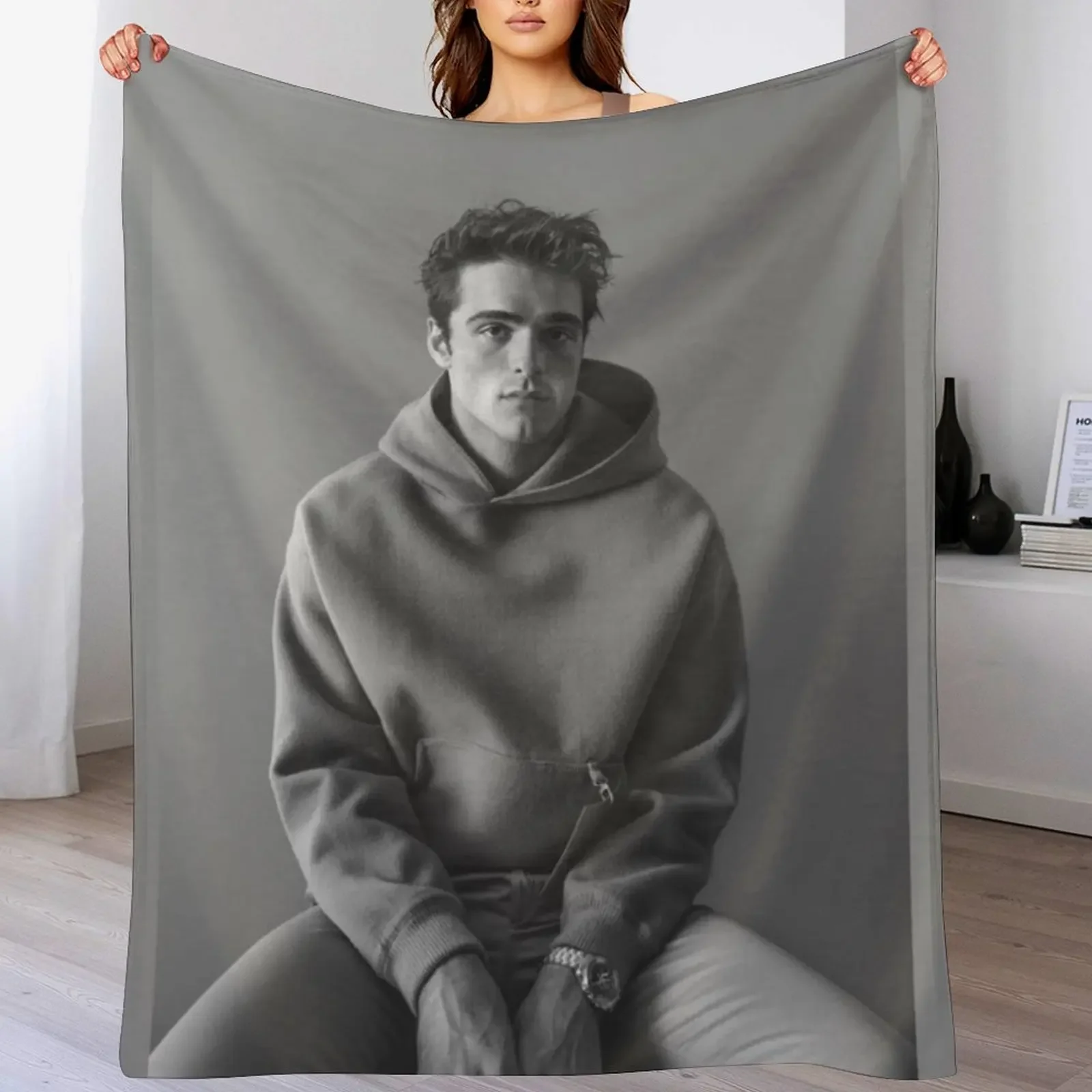 

Jacob Elordi Throw Blanket manga Luxury Throw Flannel blankets ands Blankets