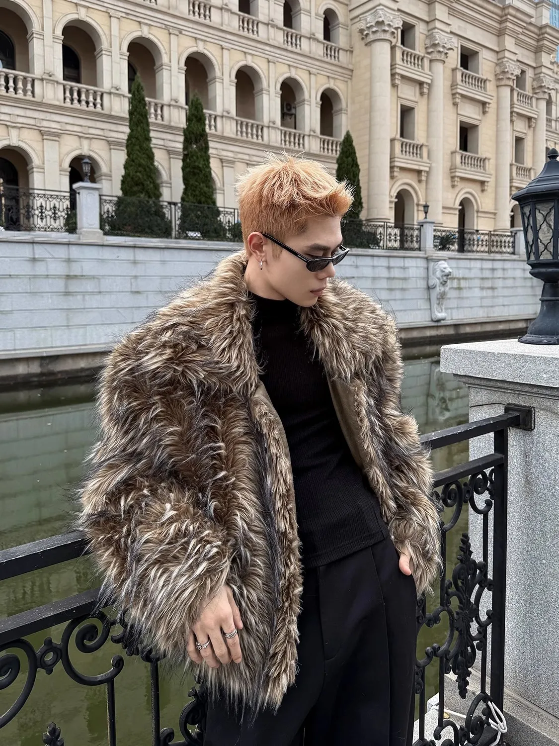 

Mauroicardi Autumn Winter Cool Short Thick Warm Hairy Shaggy Faux Fox Fur Coat Men Turn-down Collar Luxury Fluffy Jacket 2025