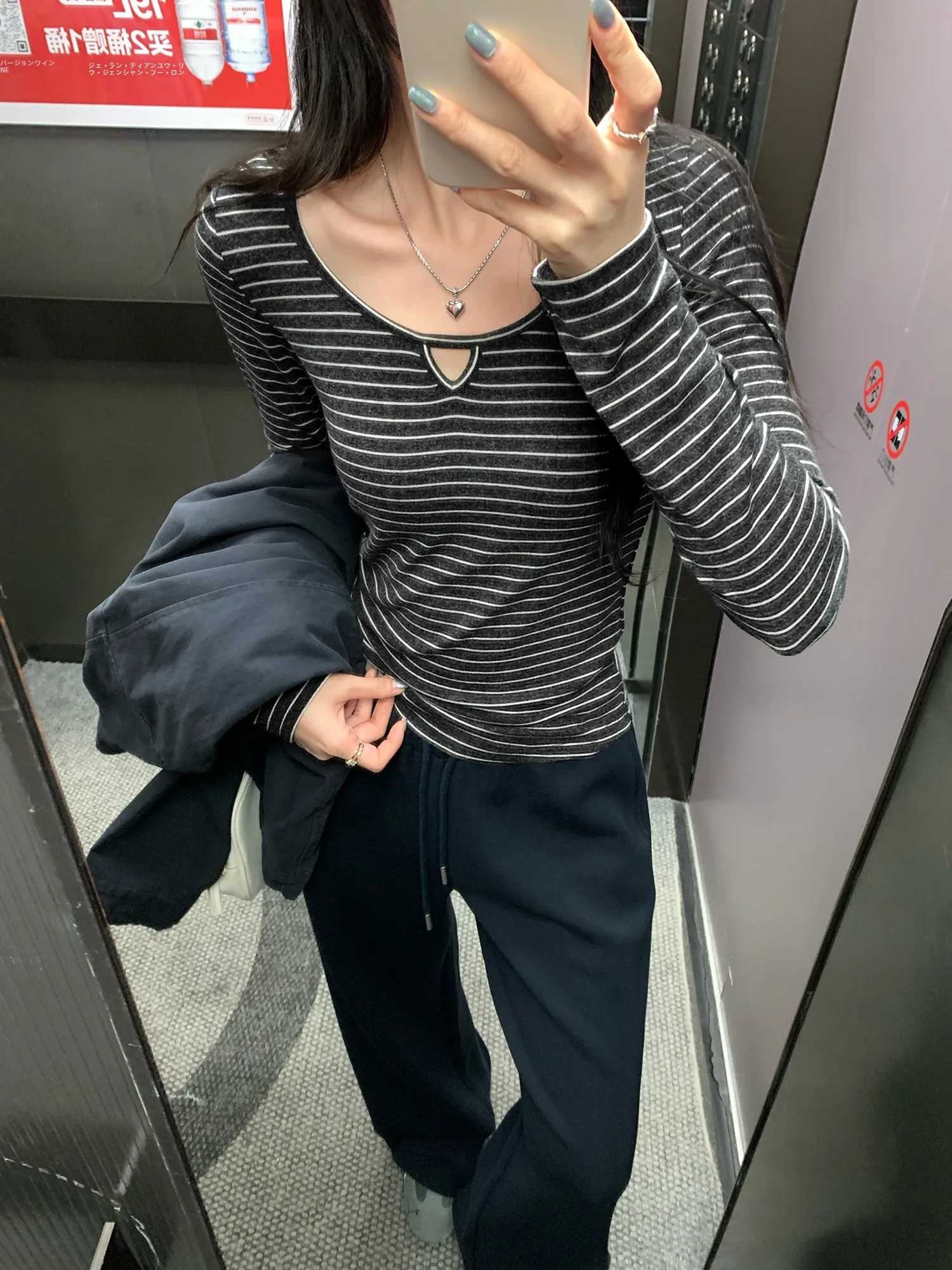Chic Hollow out round Neck Striped Base Shirt T-Shirt Women Winter New Style Inner Wear Top Retro Style Slim Fit Long Sleeve