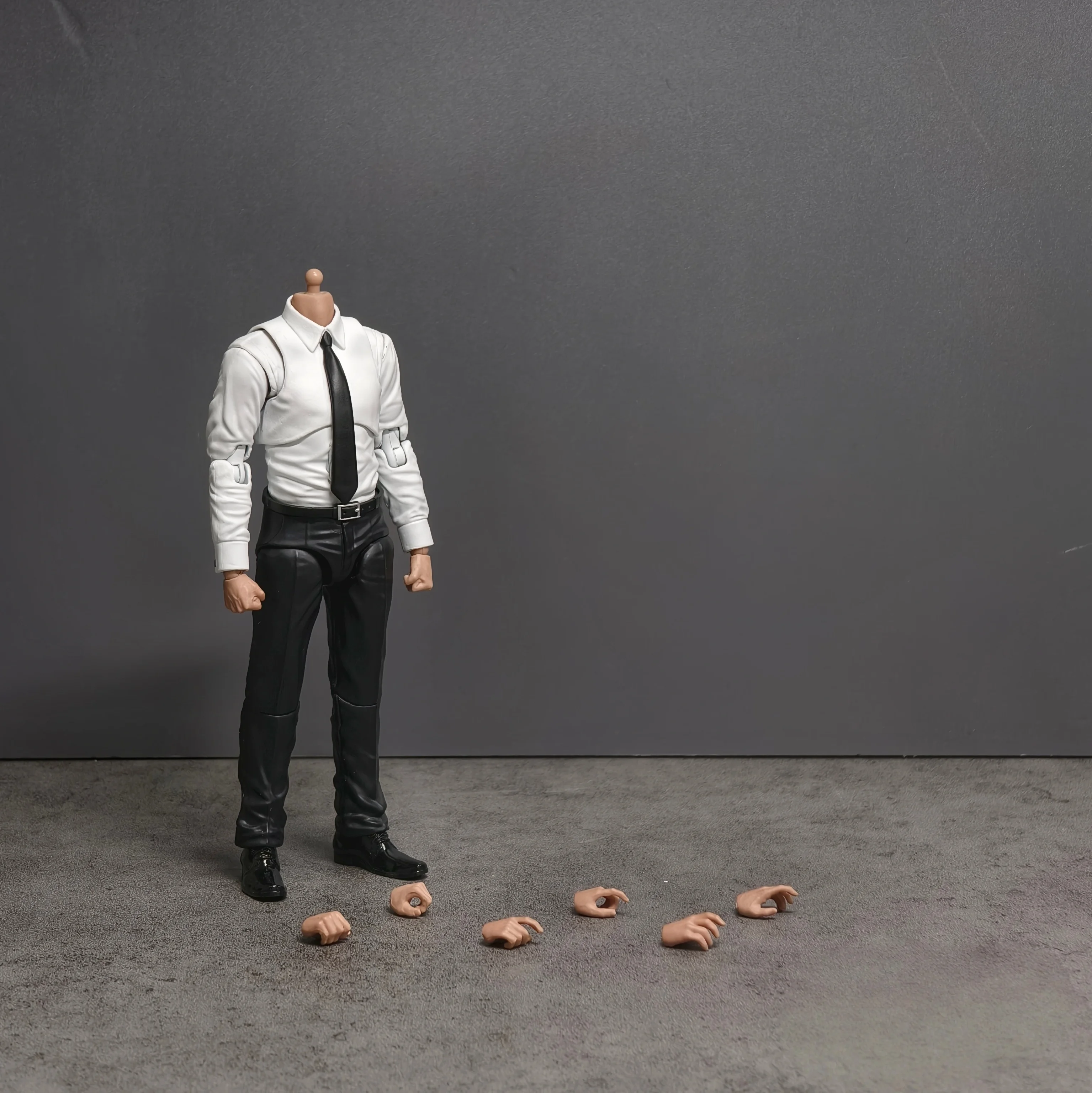 

1:12 Гибкая фигурка куклы с белой рубашкой, модель 6 дюймов