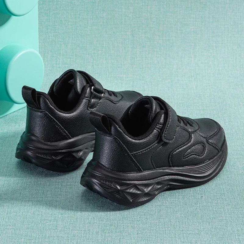 A pair of lightweight, soft, slip-resistant, plain-colored casual shoes suitable for all four seasons for children MDH-J2601