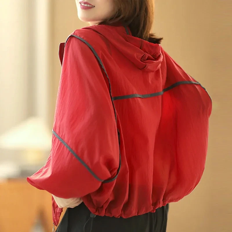 Sunscreen clothes For women Summer 2026 New Loose Fitting bat sleeves Lightweight Hooded Coat Short Versatile Zipper Jacket Top