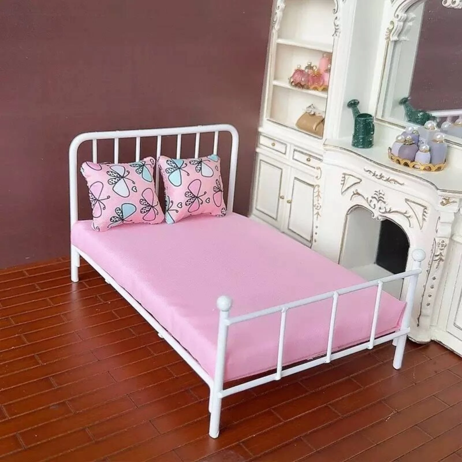 1:12 Scale Bed Long-Lasting Dollhouse Bed with Mattress Furniture Compact Decorative for Miniaturists, Room Box, Diorama