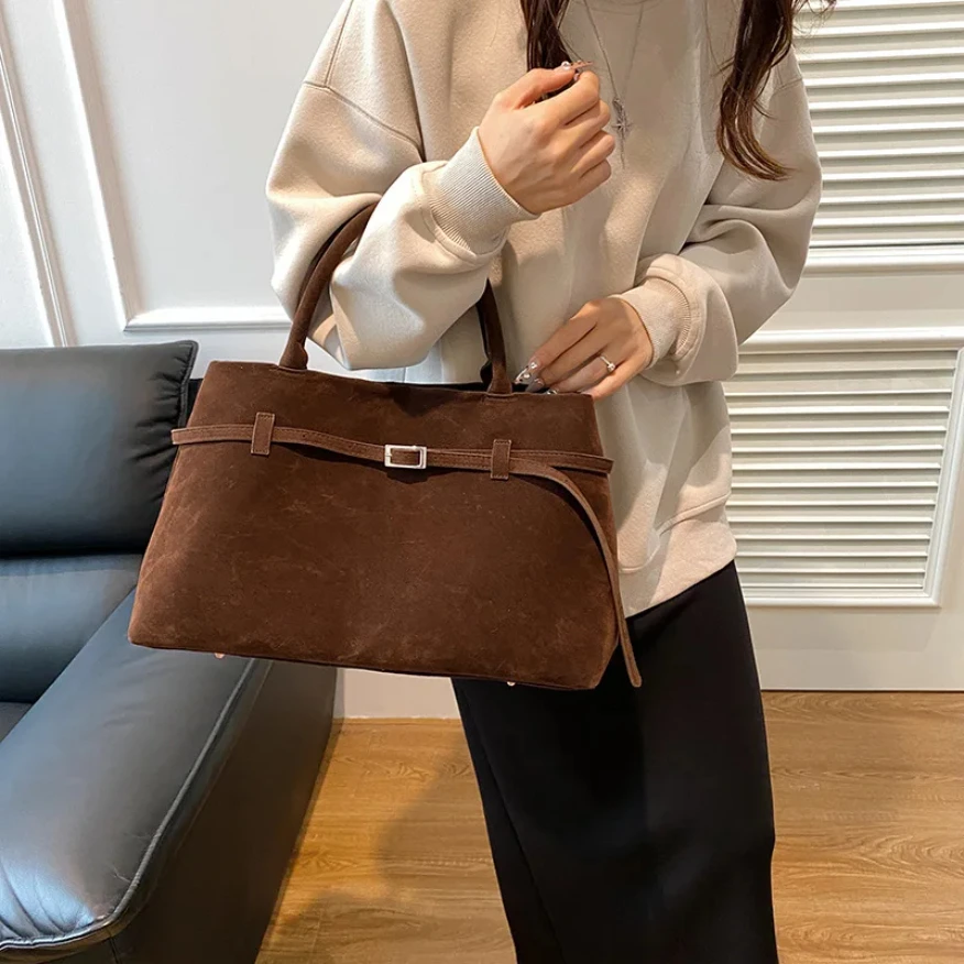 

2024 new Tote Bag Ladies New Autumn/winter High-grade Niche Design Large Capacity Retro Commuter Handbag Women Shoulder Bags