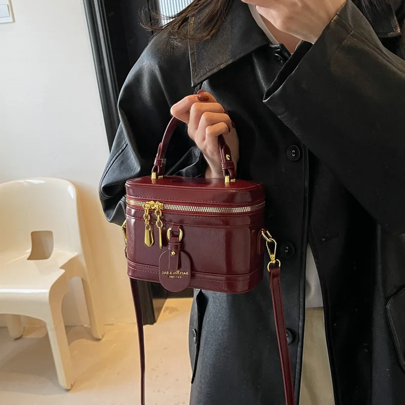 

Elegant Retro Shoulder Bag 2025 New for Women, Luxury Soft Leather Bucket Bag, Fashionable Crossbody Purse for All Occasions