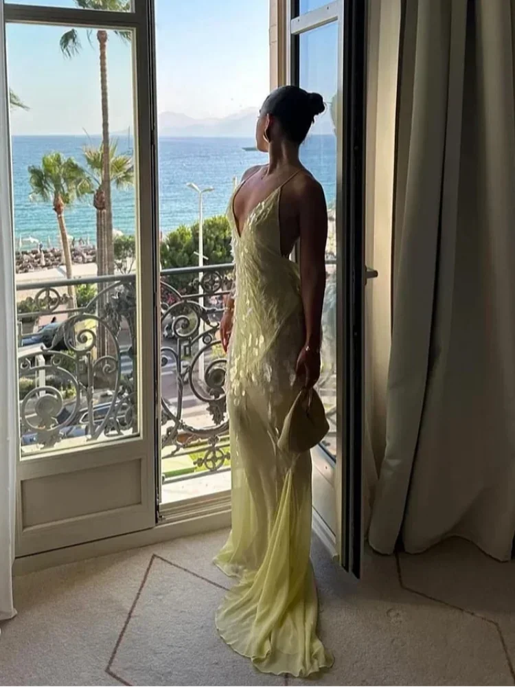 Robe Maxi Chic à paillettes jaunes pour femmes, transparente, sans manches, col en V, dos nu, maille Patchwork, Slim, vêtements de plage, nouvelle collection 2025