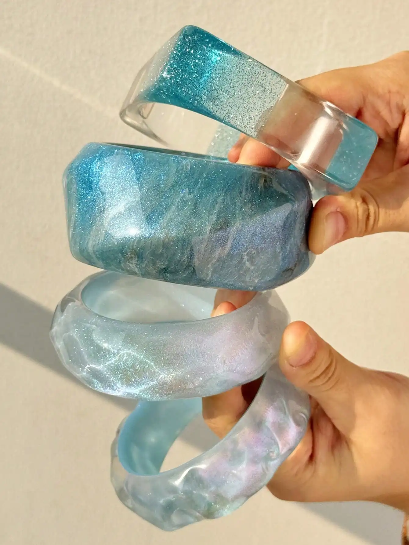 HUANZHI Romantic New Fantasy Blue Geometric Wide Resin Bracelets Casual Party Summer Holiday Jewelry Accessory