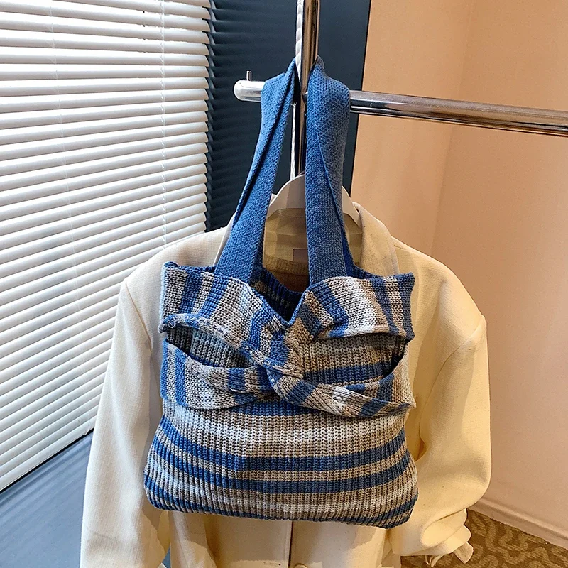 

Полосатая вязаная модная мягкая большая вместительная сумка, новинка 2025 года, повседневная женская сумка, универсальная женская сумка на плечо