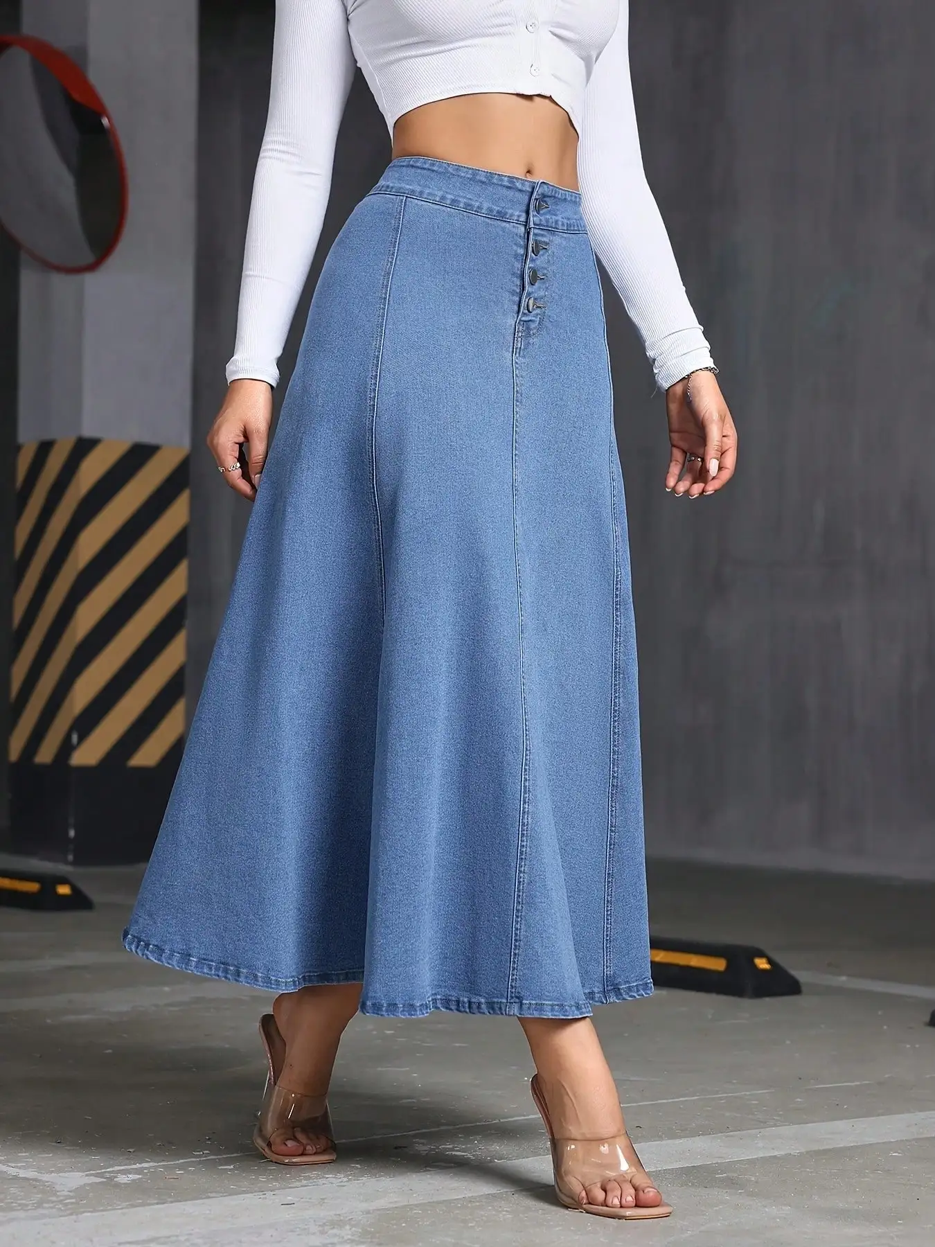 レディースハイウエストデニムミディスカート（フロントボタン留め）