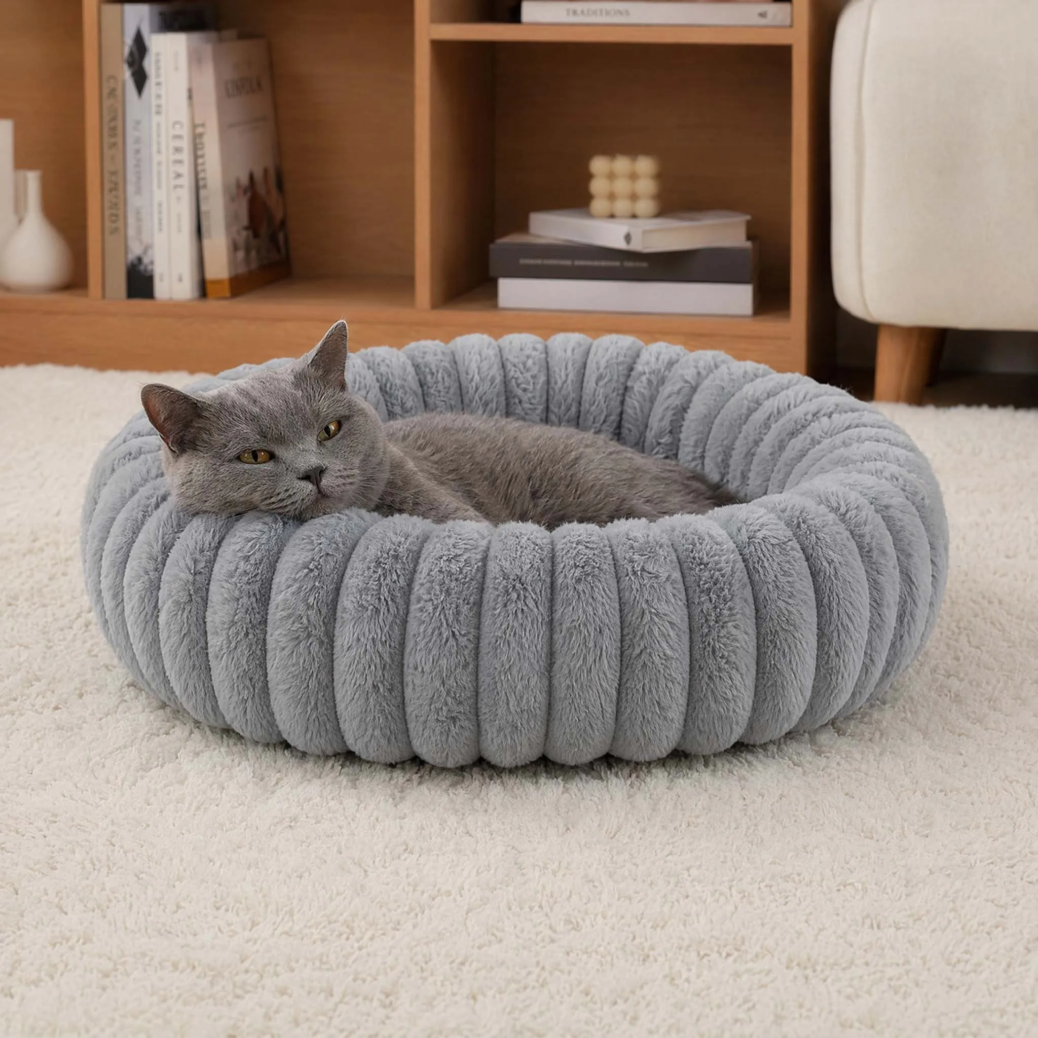 Cama nido donut redonda de peluche suave para gatos y perros - imagen 2