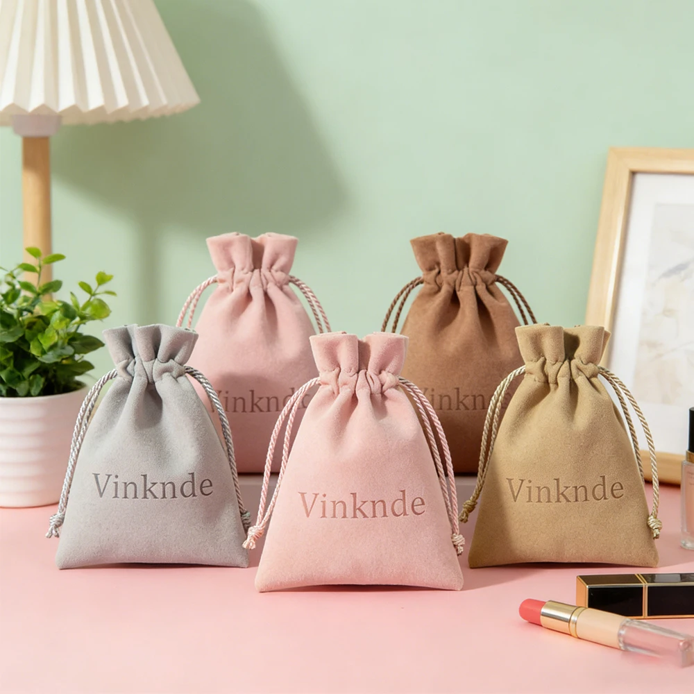 

100 упаковок, персонализированная упаковка с логотипом, бархатный мешочек из микрофибры для свадебного подарка, конфет, ювелирных изделий, дорожная сумка для хранения на шнурке