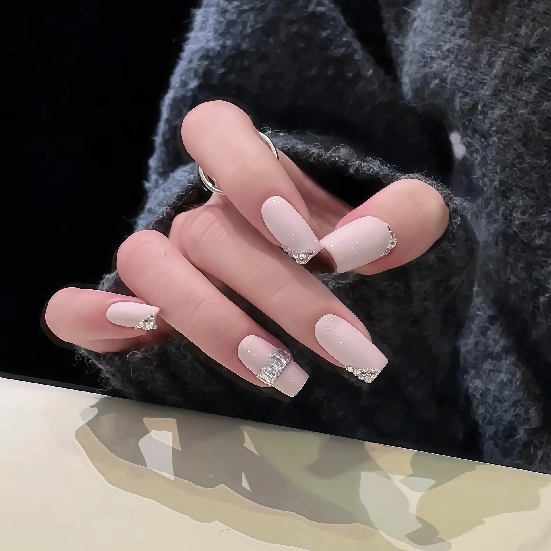 

Ins Style Full of Zirconium Spelling Drill Pure Hand-worn Armor Temperament Advanced Sense Whiteness Finished Nail Patch Fake Na