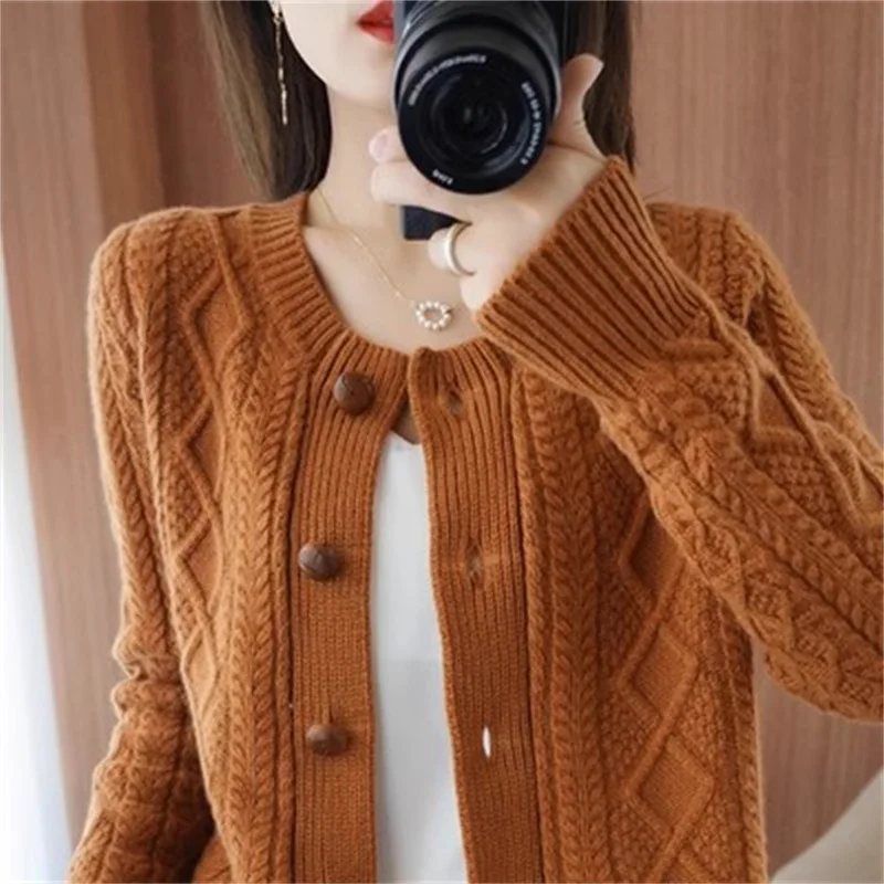 Women\'s Autumn And Winter Lazy Thickened Short Sweater Jacket Knitted Twisted Outerwear Top Long Sleeves Sweater Single Breasted