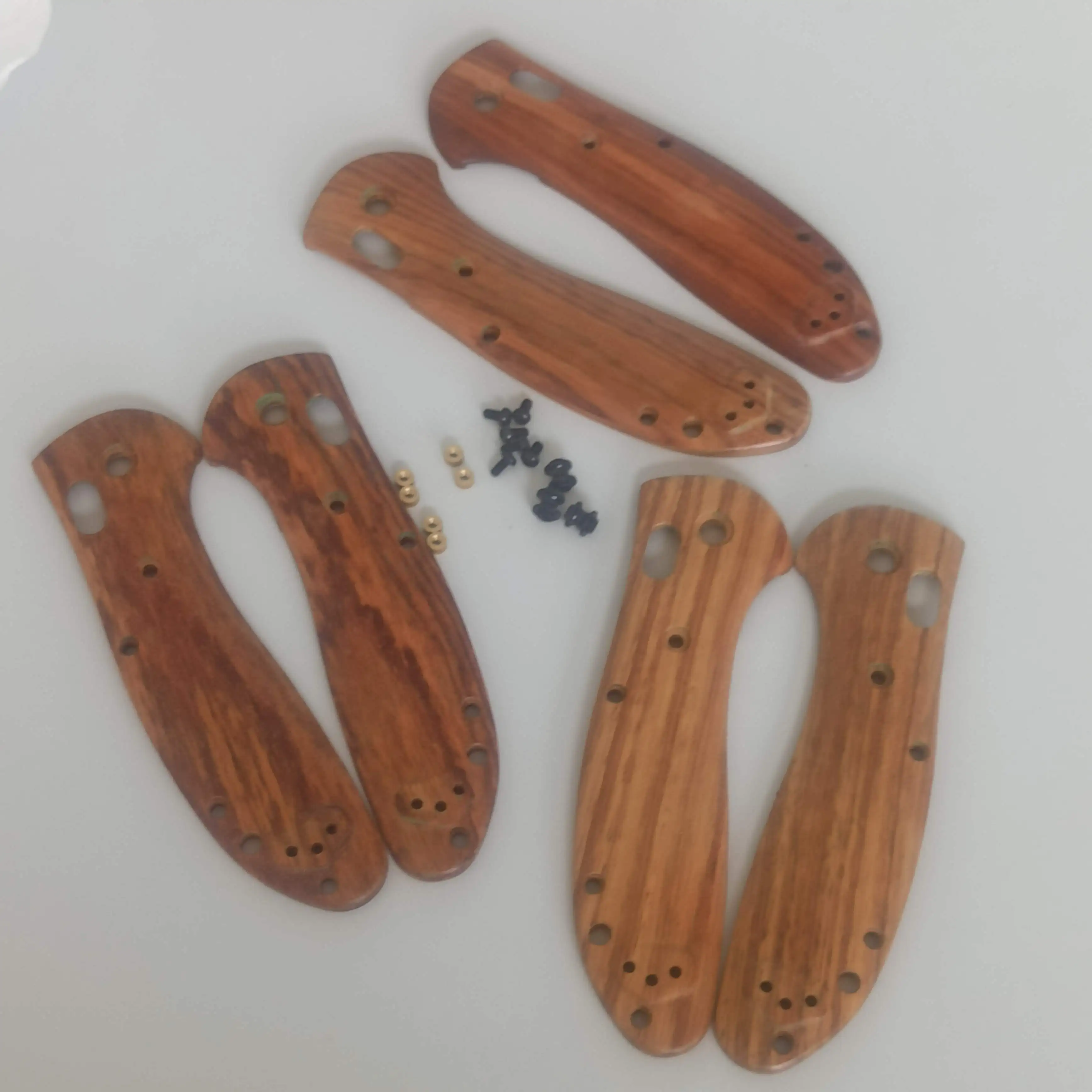 1 Pair Golden sandalwood Grip Handle Scales For Benchmade Griptilian 551 Knives Random Color