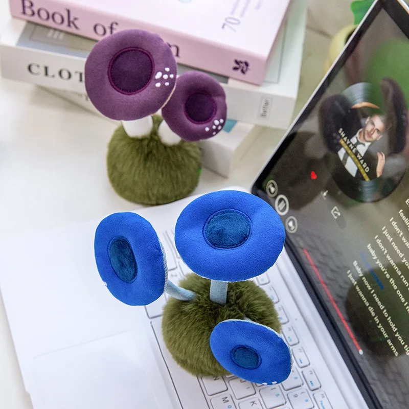 漫画のきのこ型ぬいぐるみ、柔らかい植物のエンオキ、鹿の角のきのこ人形、創造的で面白い松の新年飾り、女の子へのプレゼント