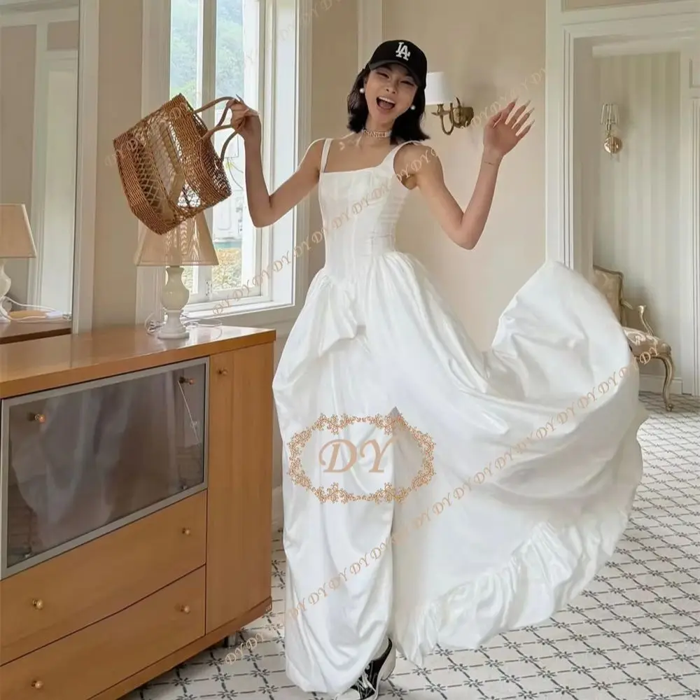 DY Modernes A-Linien Hochzeitskleid Quadratischer Ausschnitt Seitenschlitz Brautkleid Maßgeschneidertes Korea Fotoshooting Empfangskleid