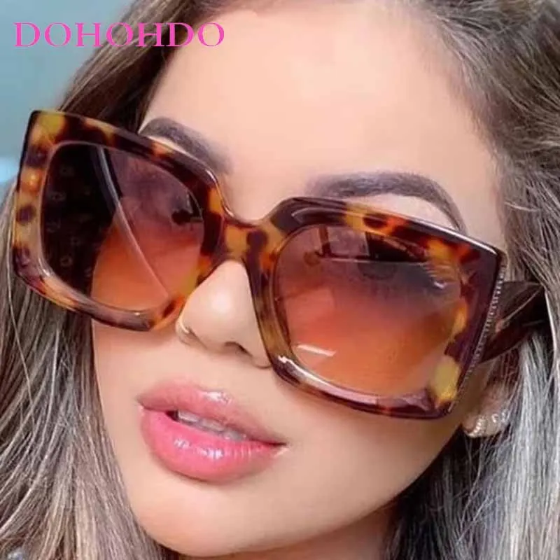 

DOHOHDO 2025 New Classic Square Women Retro Sunglasses Fashion Gradient Mirror Wide Legged Shades UV400 Men Trendy Sun Glasses