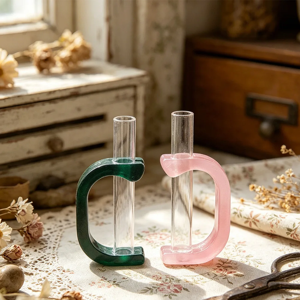 Dashboard-Mounted Air Vent Flower Vase with Leak-Controlled Hydration System for In-Car Floral Display and Scent Diffusion