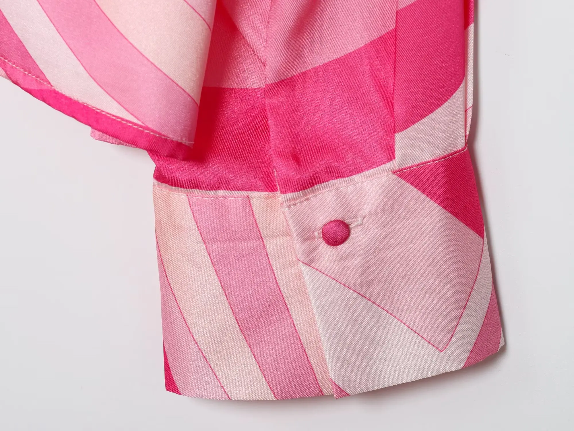 KONDALA Damen Trendiges Bedrucktes Rock-Set 2026 Sommer Elegantes Urlaubs-Chic-Set Hemden mit Reversknöpfen, Weit Plissierter Midirock – Detail 12