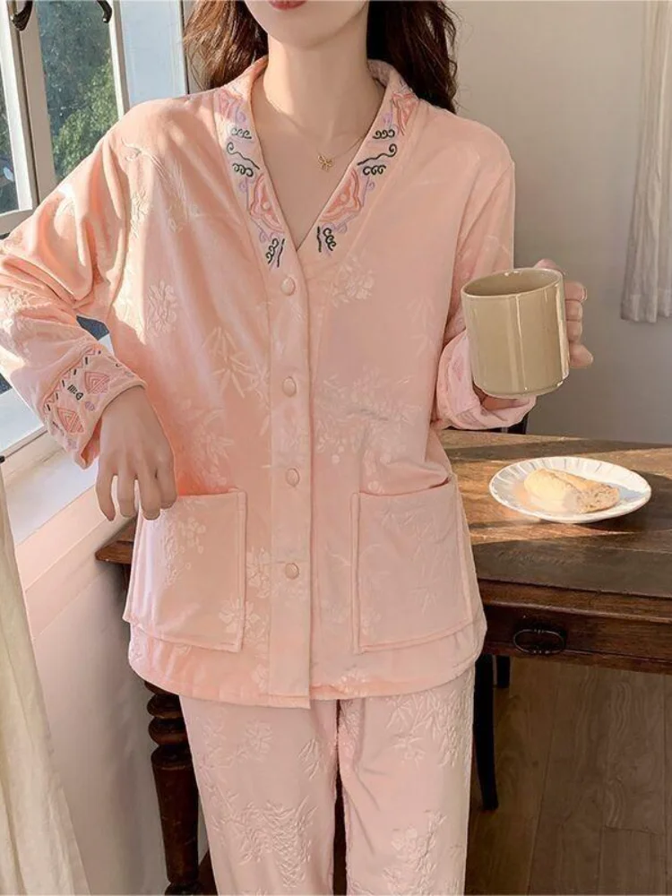 

Новинка! Горячая коллекция 2025: Теплый пижамный комплект из флиса с вышивкой и жаккардовым узором, с длинными рукавами, для дома, осень-зима