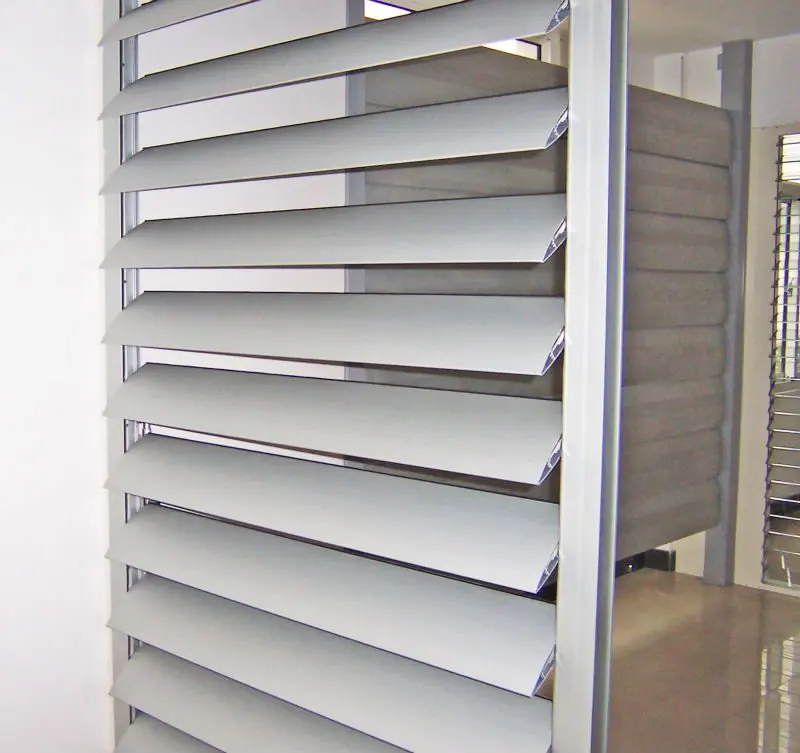 Persiana de Aluminio TOMA Safe con Láminas Ajustables, Ventana con Persiana Vertical de Aluminio Operable y Ajustable