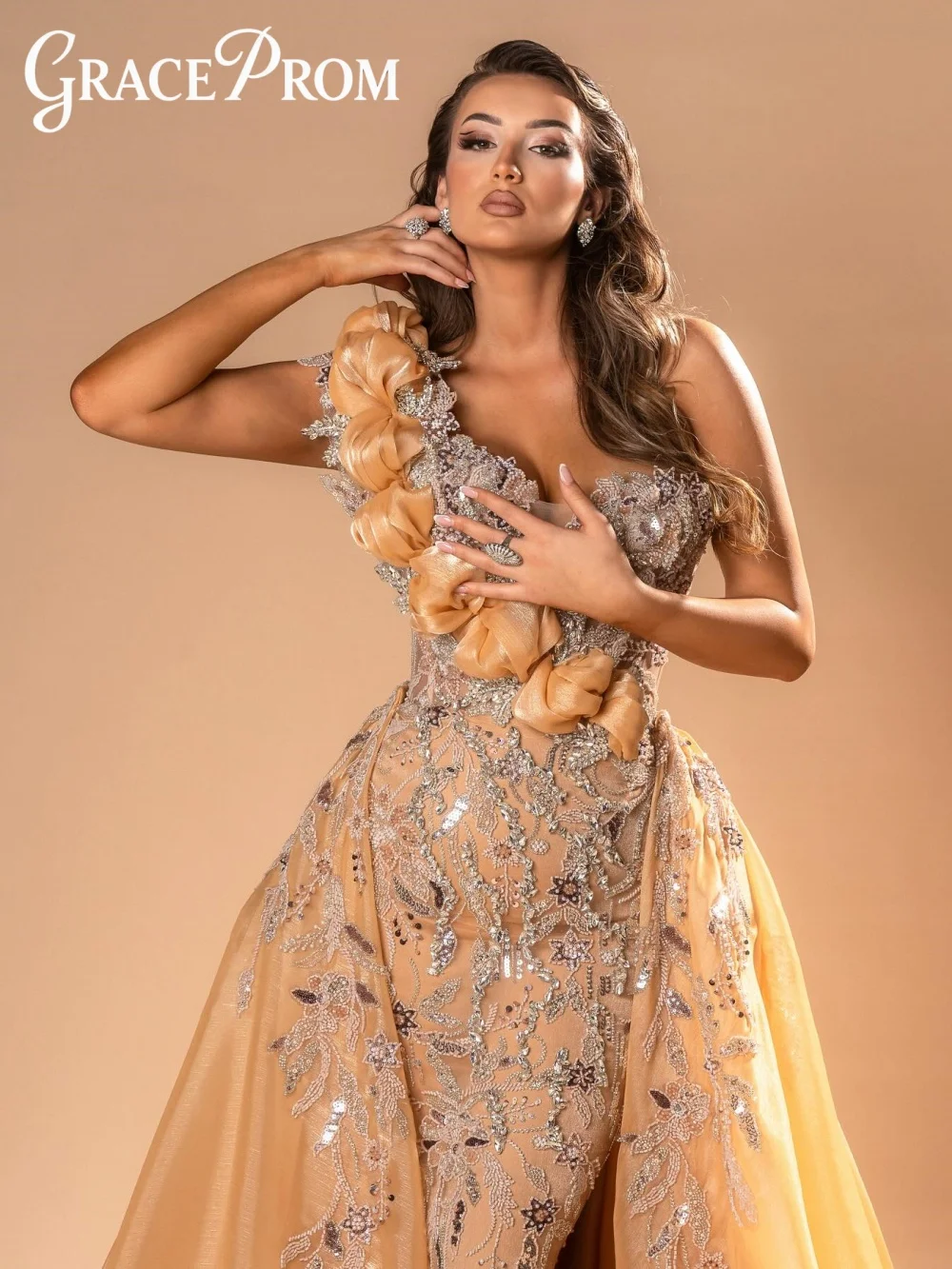 

Романтичное вечернее платье на одно плечо 2026: Сверкающее шампанское платье для красной дорожки, роскошное гала-платье со съемным шлейфом