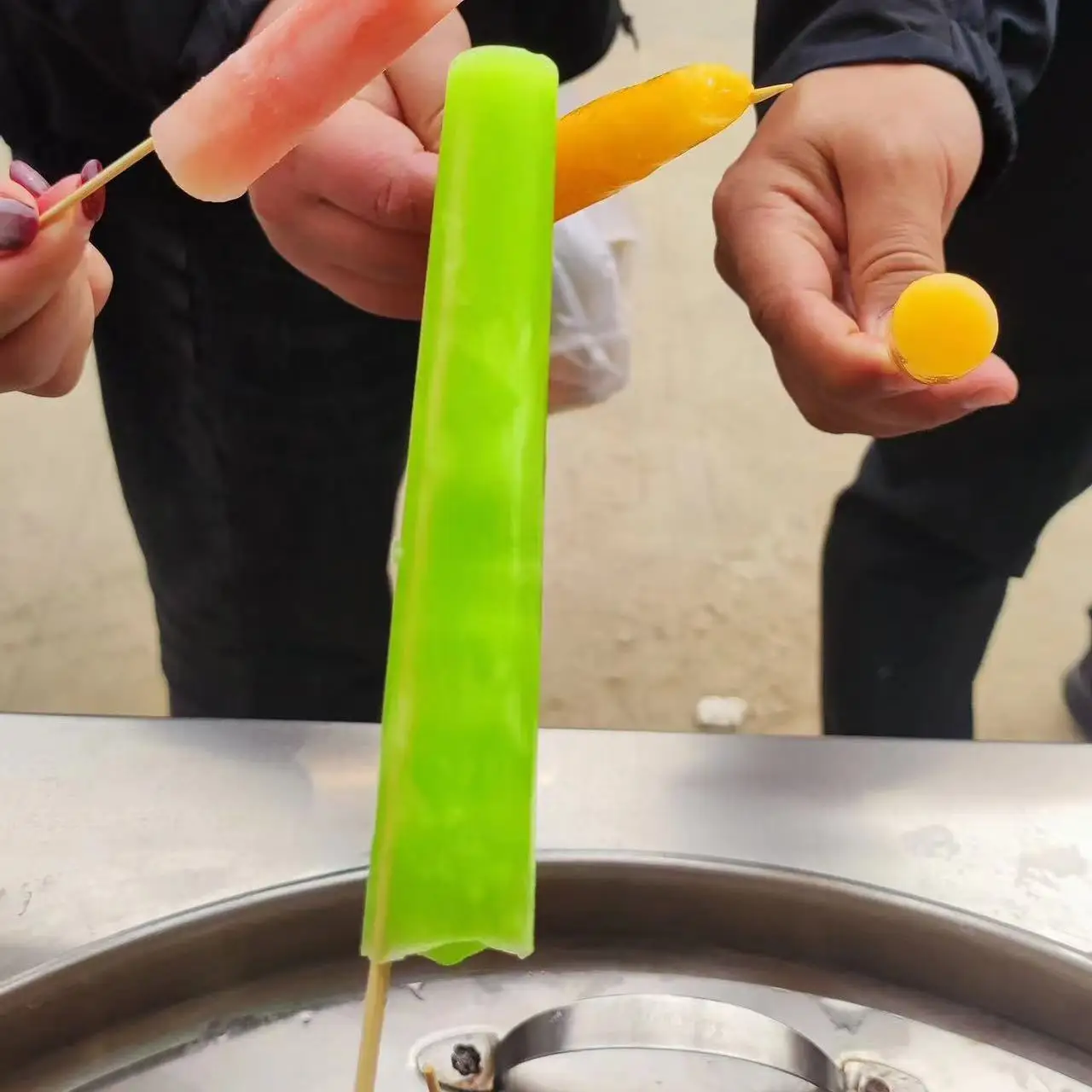 Hand crank round popsicle machine Internet celebrity ancient