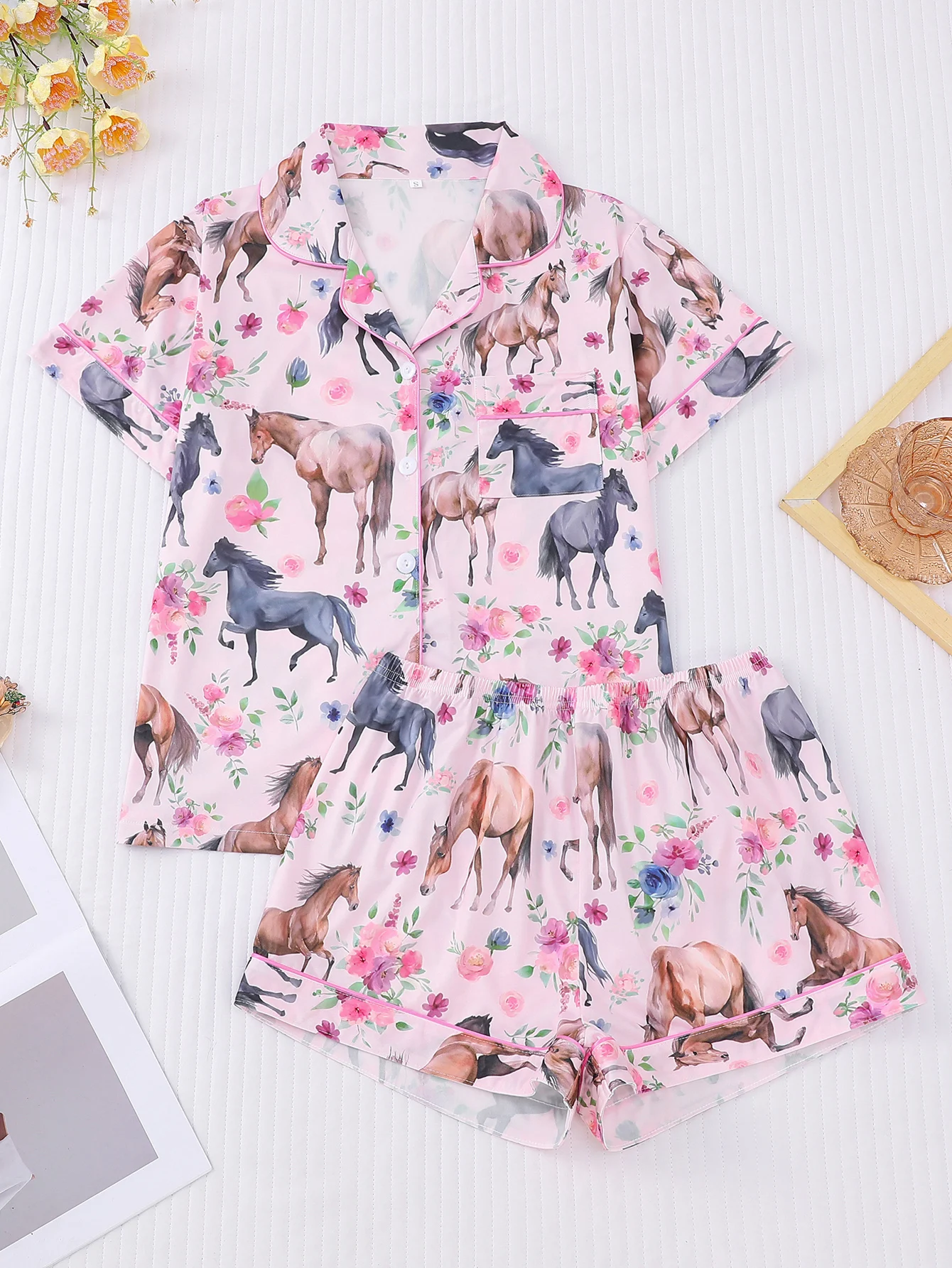 

Комплект из 2 предметов с принтом «Лошадь», мягкий топ на пуговицах с короткими рукавами и свободные эластичные шорты, удобный женский костюм.