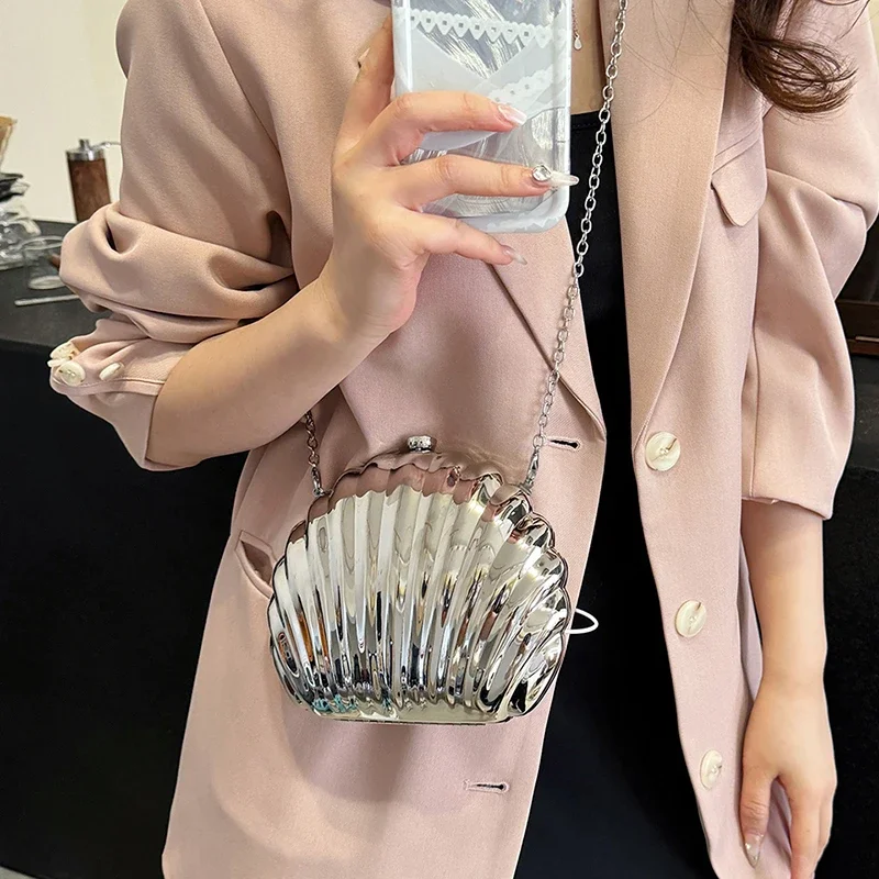 

Elegant Shoulder Bag - Water-Resistant Crossbody Purse With Decorative Tassels & Multiple Compartments