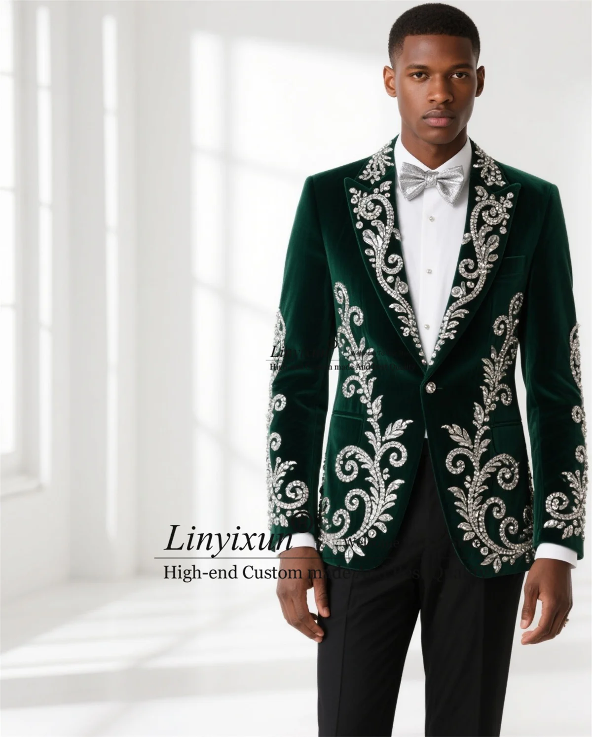 

Fashion Velvet Men Suit High End Beaded Crystals Tuxedos 2 Pieces Sets Groom Wedding Ropa Blazer Customized Party Costume Homme