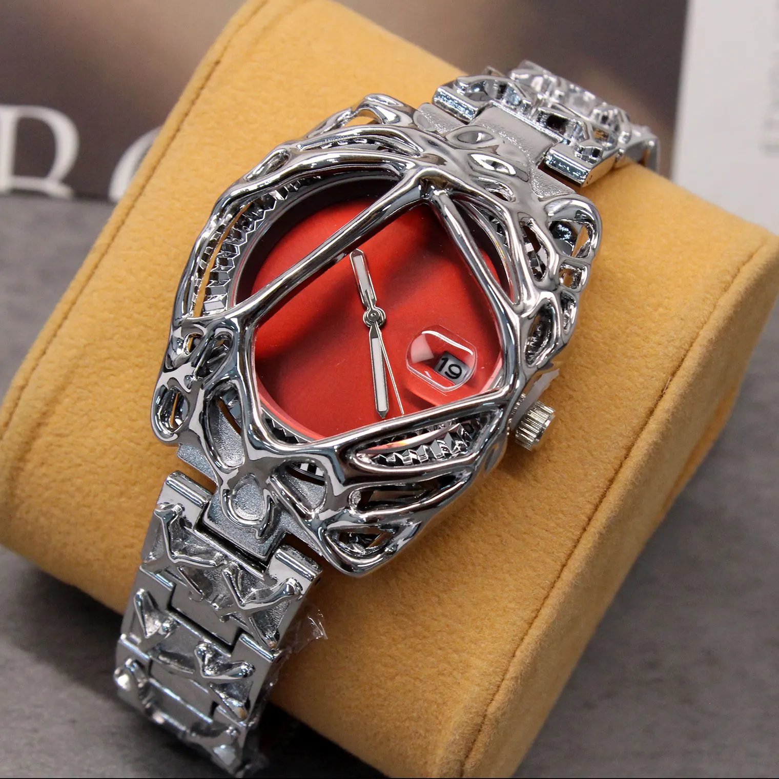 Elegante reloj de vid sexual opuesto estilo alabastro retro Y2K relojes europeos americanos relojes de nicho ins avanzados de forma especial